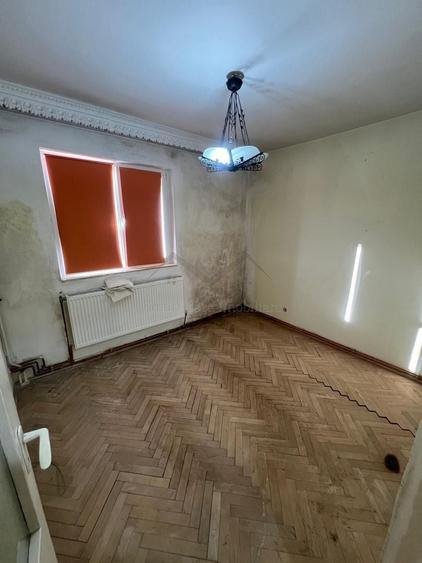Apartament cu 2 camere decomandat în Podu Roș