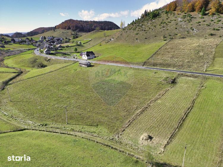 Teren de 4000 mp, în Fundata