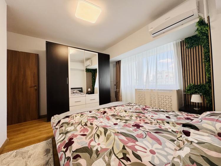 Apartament cu 4 camere decomandat, mobilat în Decebal