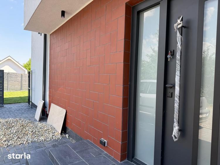 Casă cu 5 camere cu Teren 410 Mp în Corbeanca