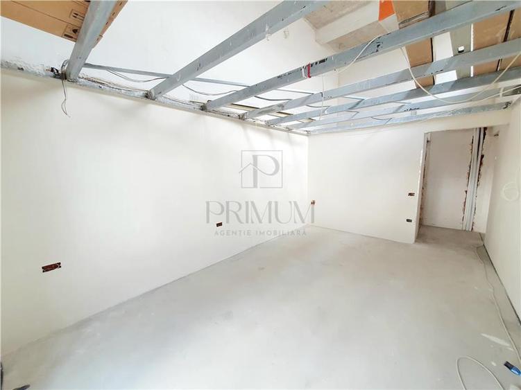 Apartament cu 3 camere semidecomandat în Dumbrăvița