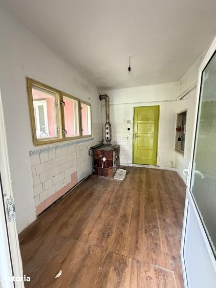 Casă cu 3 camere cu Teren 1352 Mp în Central