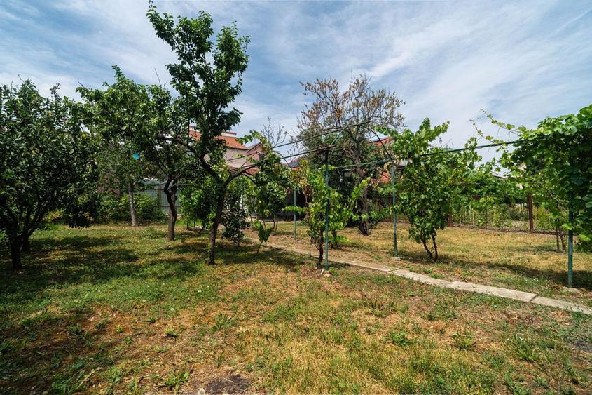 Casă individuală cu 5 camere cu Canalizare în Pârneava