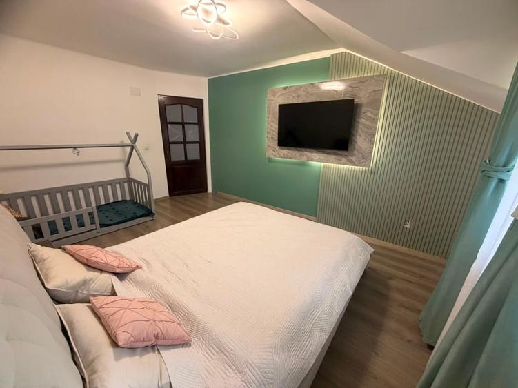 Apartament cu 4 camere semidecomandat, mobilat în Bucium