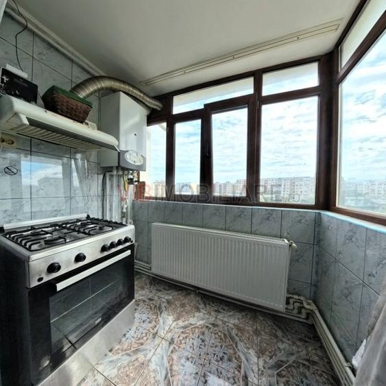 Apartament cu 4 camere semidecomandat, mobilat în Rahova