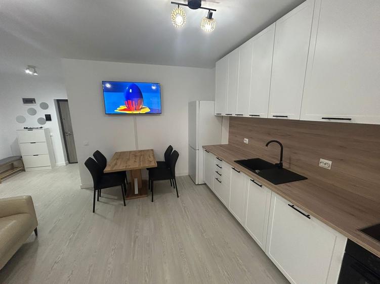 Apartament cu 3 camere semidecomandat în Exterior Vest