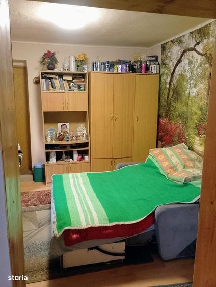 Casă cu 6 camere cu Teren 570 Mp în Ghirodei