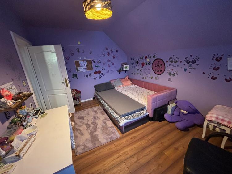 Casă cu 8 camere cu Teren 1000 Mp în Deușu