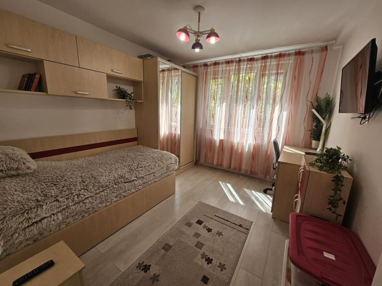 Apartament cu 4 camere decomandat în Drumul Taberei