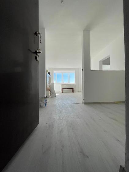Apartament cu 2 camere decomandat, mobilat în Tractorul