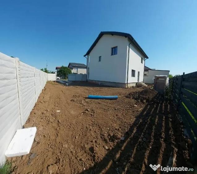 Casă cu 5 camere cu Teren 400 Mp în Central