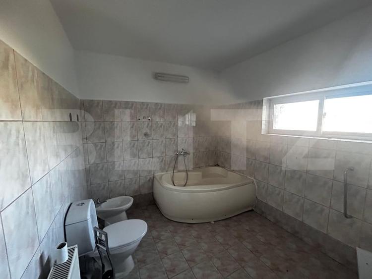 Casă individuală cu 5 camere cu Canalizare în Vest