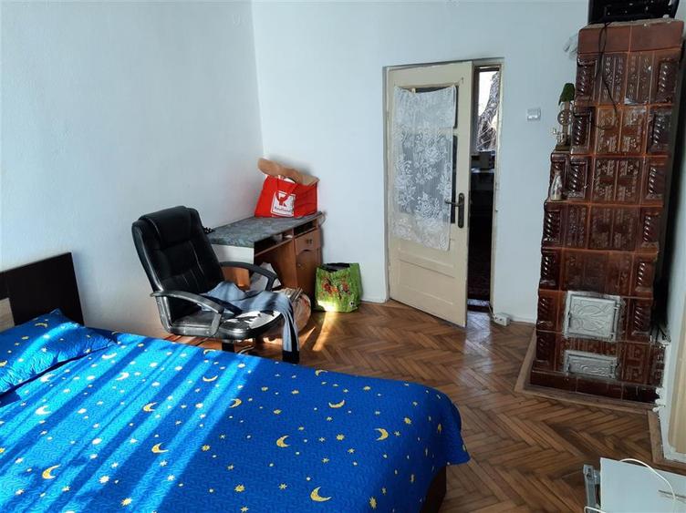Casă individuală cu 4 camere cu Teren 1000 Mp în Central