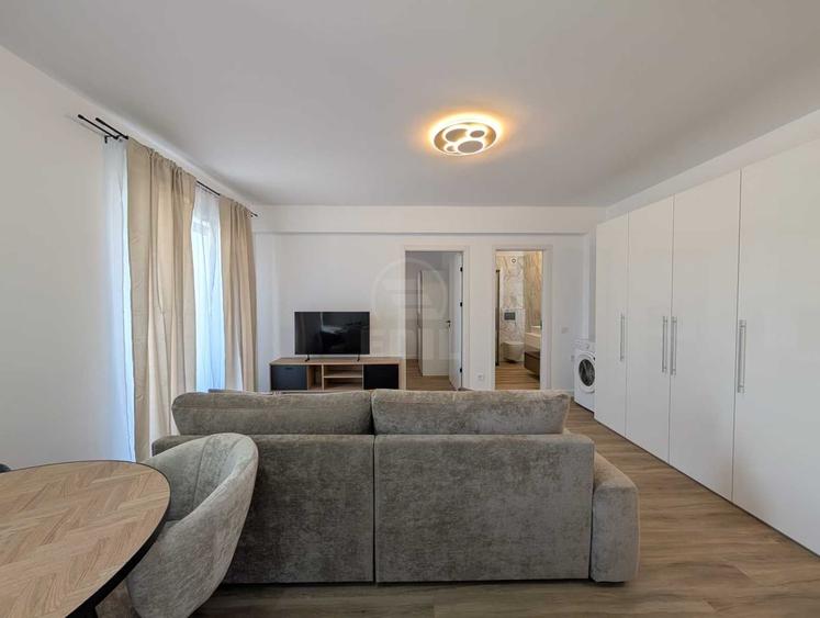 Apartament cu 2 camere semidecomandat în Florești