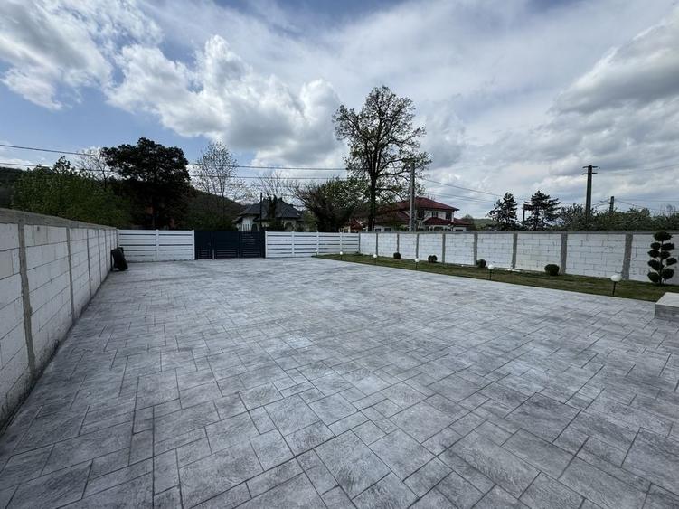 Casă cu 4 camere cu Teren 720 Mp în Central
