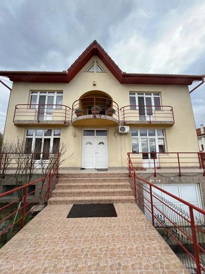 Casă cu 6 camere cu Teren 1200 Mp în Central
