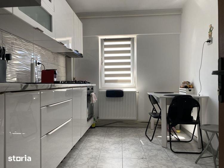 Apartament cu 3 camere decomandat în Micro 11
