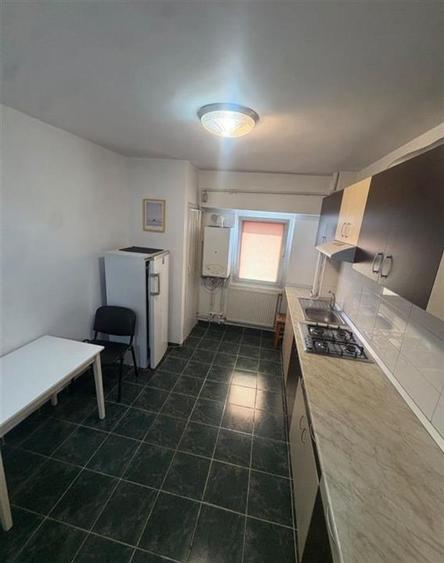 Apartament cu 2 camere decomandat, mobilat în Nicolina