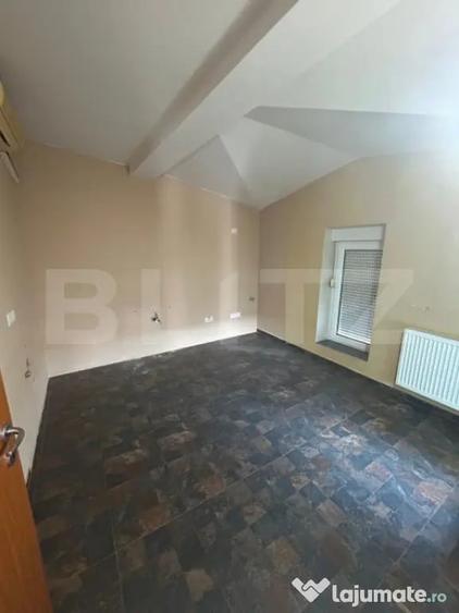 Apartament cu 5 camere semidecomandat în Dumbrăvița
