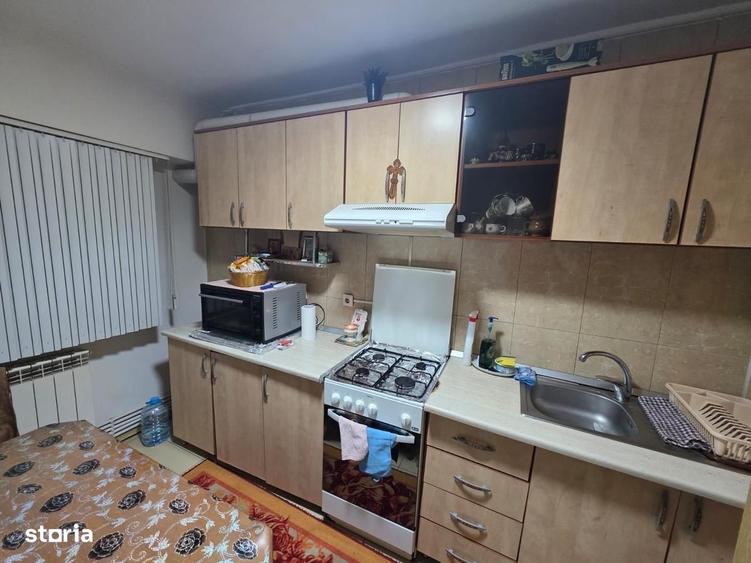 Apartament cu 3 camere decomandat în Brotăcei