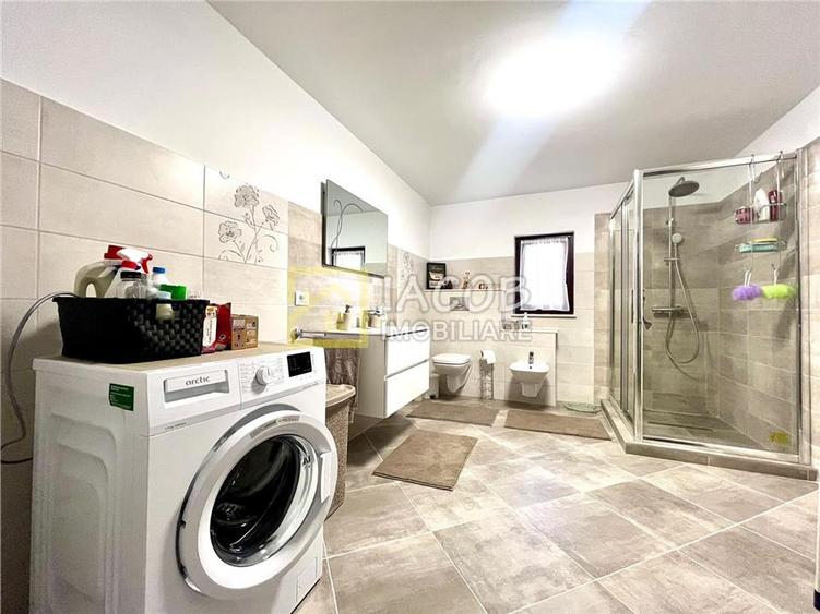 Casă individuală cu 3 camere cu Canalizare în Măgura