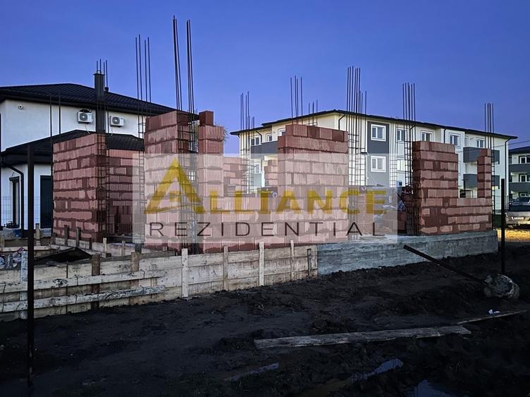 Casă individuală cu 4 camere decomandat cu Canalizare în Central