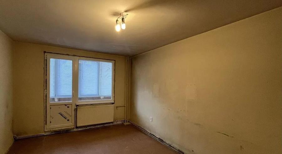 Apartament cu 4 camere decomandat în Astra