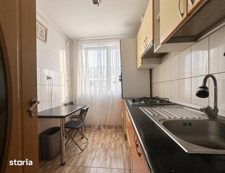 Apartament cu 3 camere semidecomandat în Obor