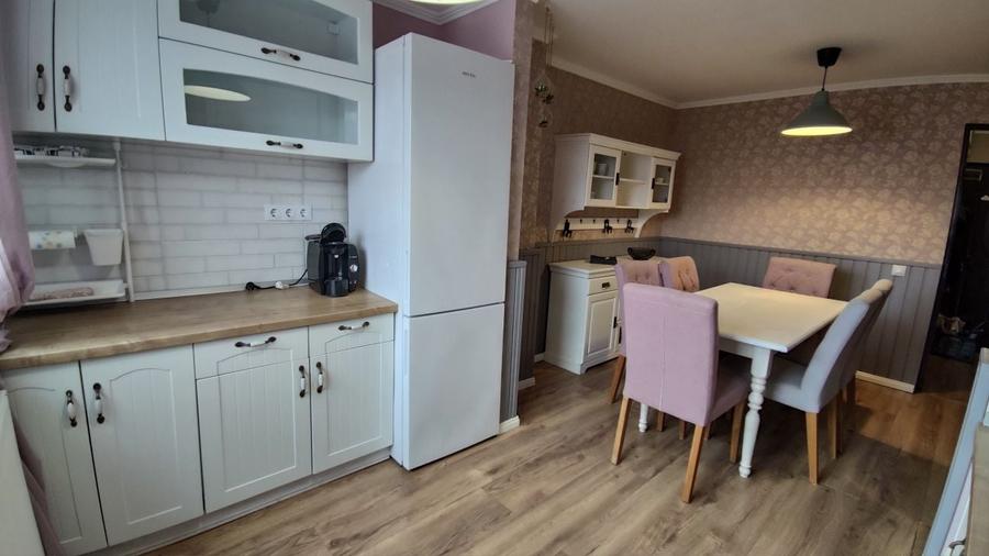 Apartament cu 3 camere decomandat în Lotrioara