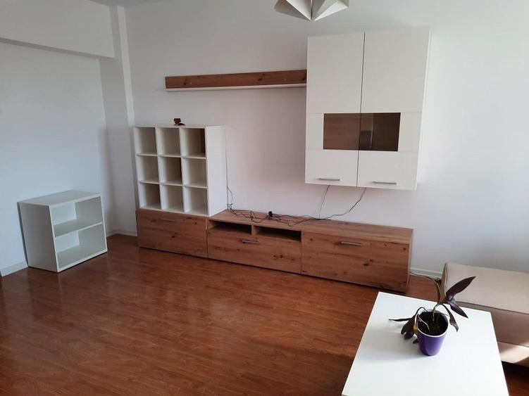 Apartament cu 3 camere în Armeneasca