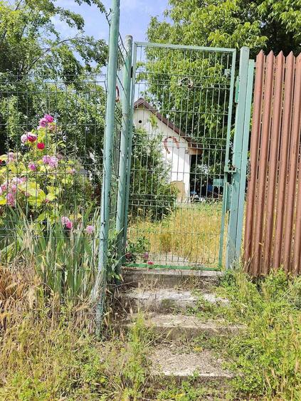 Casă cu 2 camere cu Teren 1800 Mp în Central