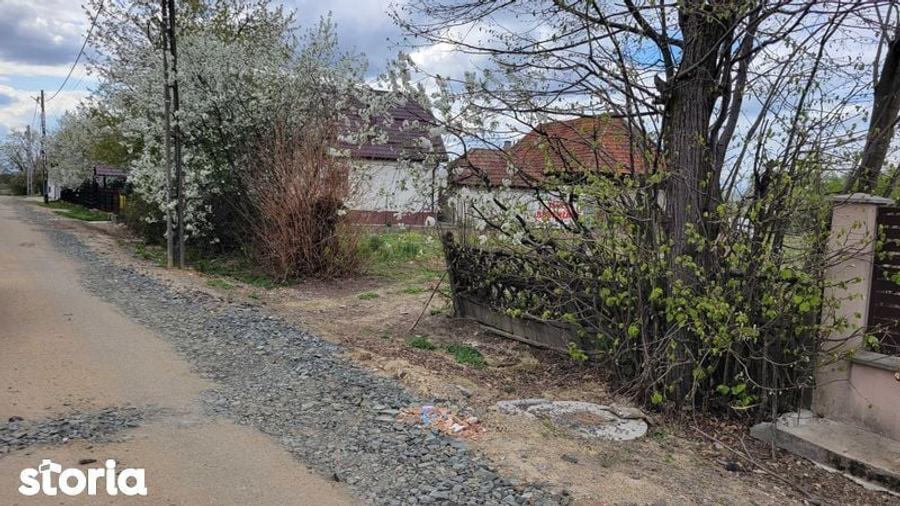 Teren de 4600 mp, în Recea