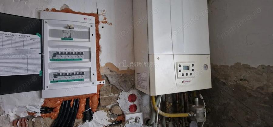 Casă cu 6 camere cu Teren 500 Mp în Muncitoresc