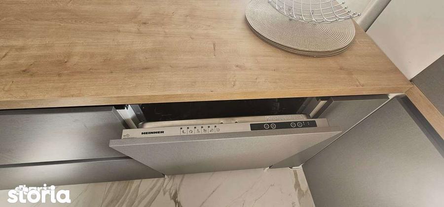 Apartament cu 3 camere, mobilat în Tractorul