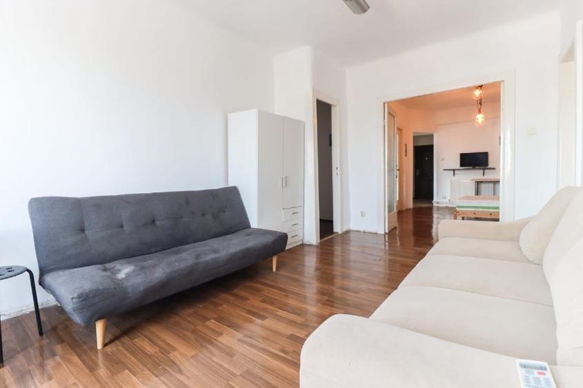 Apartament cu 3 camere semidecomandat, mobilat în P-ța Muncii
