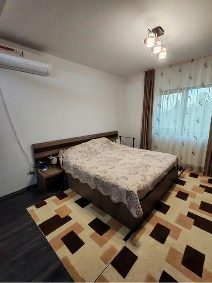 Casă cu 8 camere cu Teren 385 Mp în Berceni