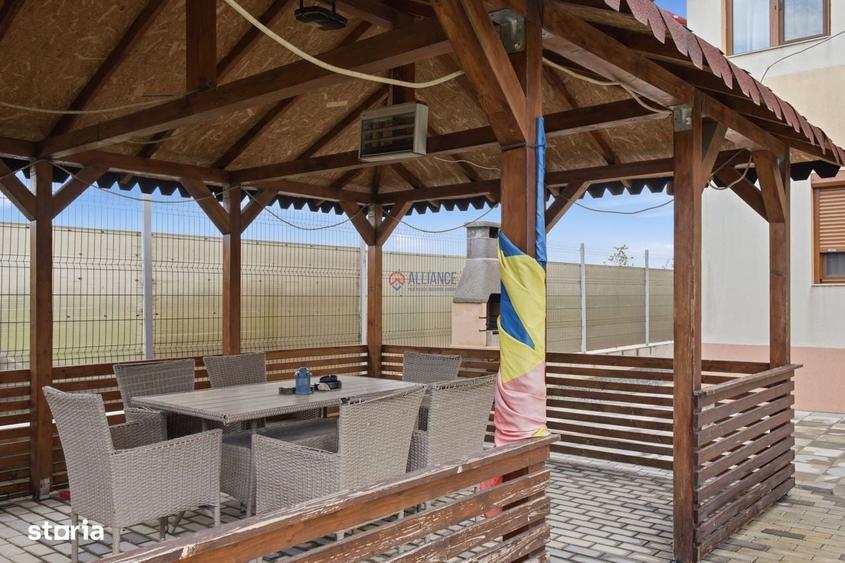 Casă cu 4 camere în Palazu Mare