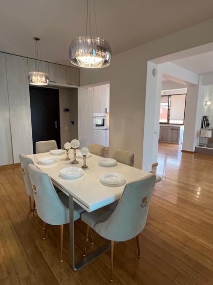 Apartament cu 3 camere semidecomandat în Herăstrău