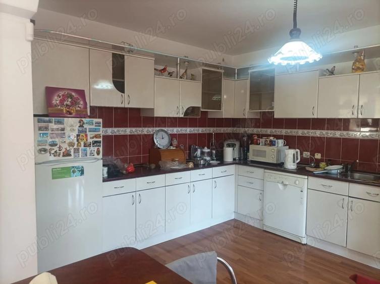 Casă cu 5 camere cu Teren 1500 Mp în Central