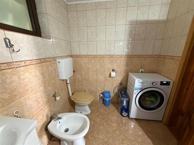 Casă individuală cu 3 camere cu Teren 1021 Mp în Vest