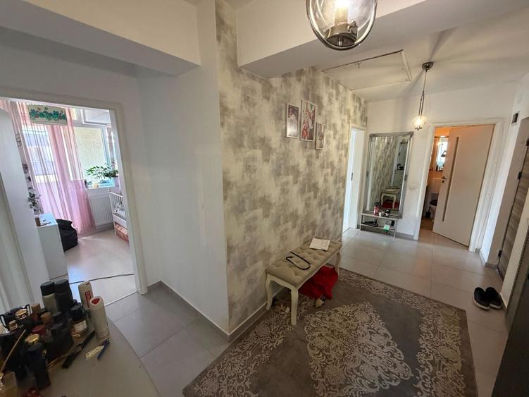 Apartament cu 3 camere decomandat, mobilat în Central