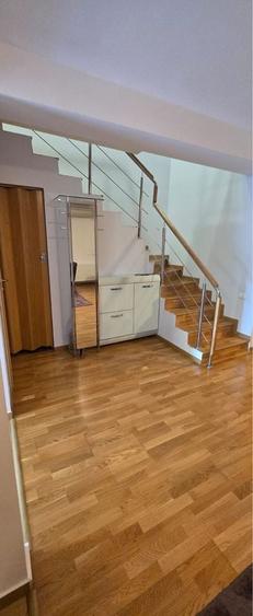 Casă cu 4 camere în 1 Decembrie