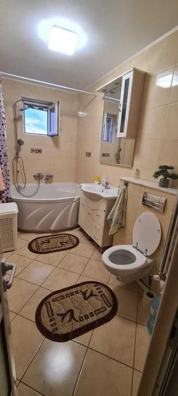 Apartament cu 3 camere decomandat în Sfântu Ilie
