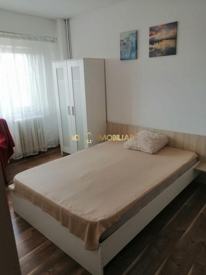 Apartament cu 3 camere decomandat, mobilat în Tineretului