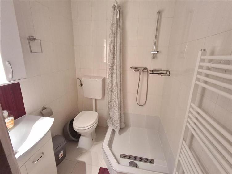 Garsonieră decomandată în Piața Cluj