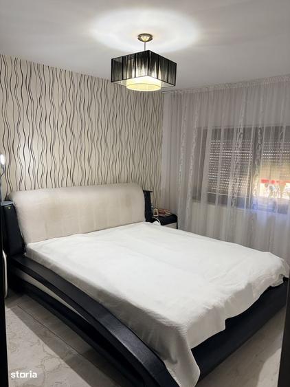 Apartament cu 3 camere decomandat în Exterior Vest