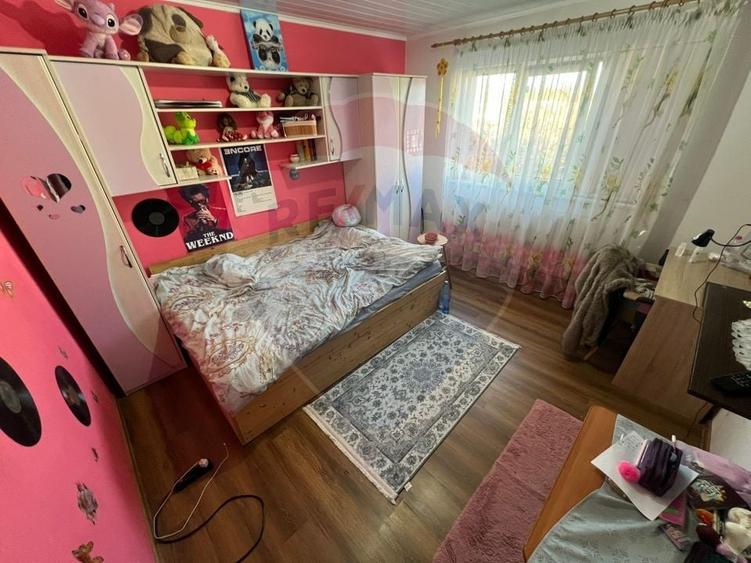 Apartament cu 3 camere decomandat, mobilat în Sud