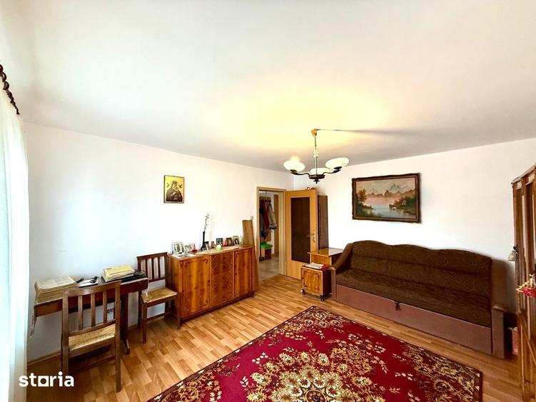 Apartament cu 3 camere decomandat în Central