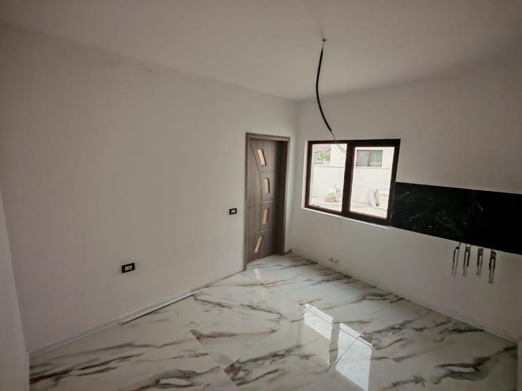 Casă individuală cu 5 camere cu Teren 230 Mp în Lumina