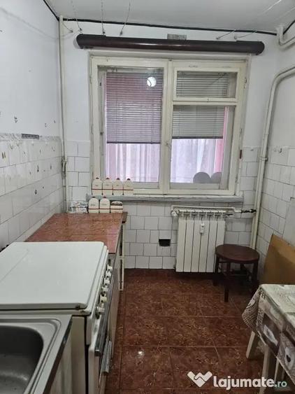 Apartament cu 3 camere decomandat în Valea Rosie